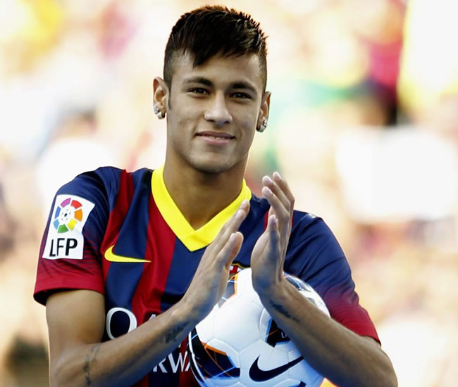 El brasileño Neymar da Silva durante su presentación como nuevo jugador del FC Barcelona. Foto: EFE