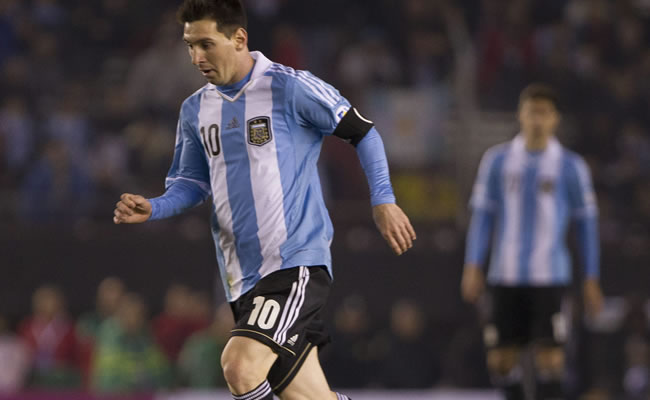 Lionel Messi de Argentina ante Colombia durante el partido por las eliminatorias al mundial Brasil 2014. Foto: EFE