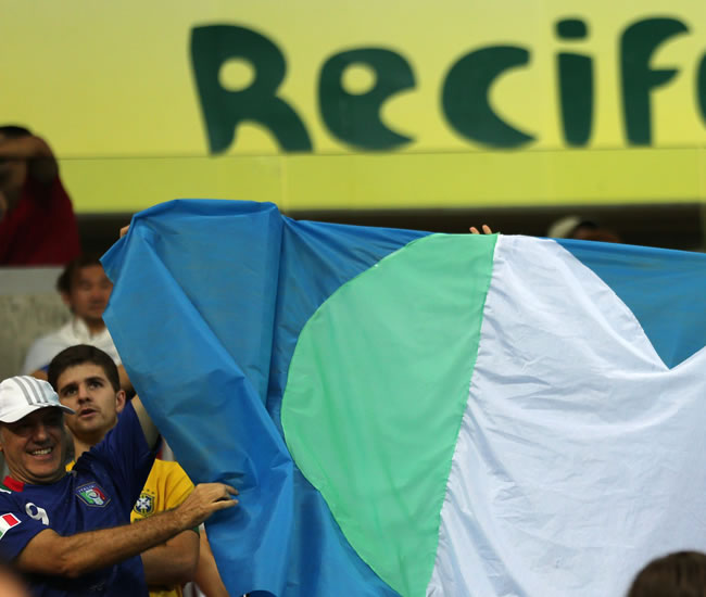 Aficionados italianos asisten al partido entre Italia y Japón. Foto: EFE