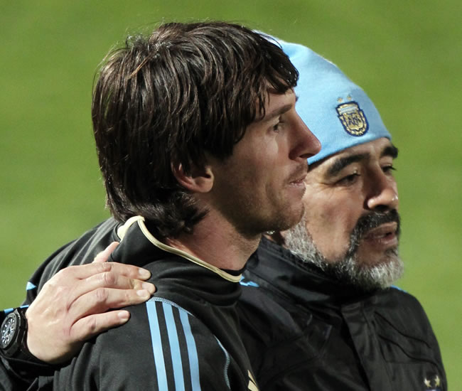 Lionel Messi y Diego Maradona. Foto: EFE
