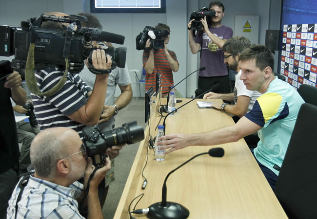 El delantero del FC Barcelona Leo Messi, durante la rueda de prensa que ha ofrecido en la Ciudad Deportiva Joan Gamper. Foto: EFE