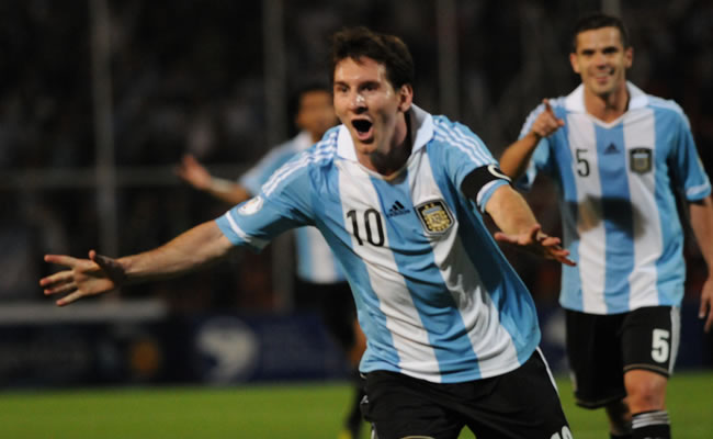 Lionel Messi celebra un gol para la Selección Argentina. Foto: EFE