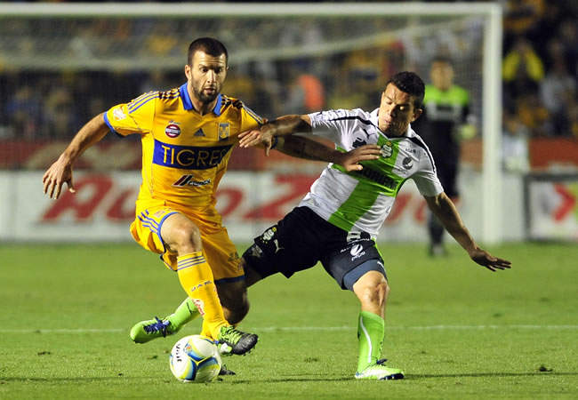 El argentino Villa anota en goleada del Tigres sobre el Santos en la Copa MX. Foto: EFE