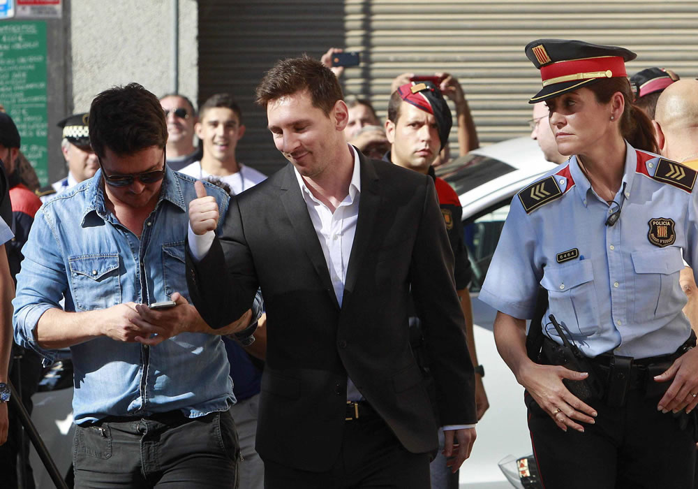 El futbolista del FC Barcelona Lionel Messi llega al juzgado de Gavà donde ha comenzado a declarar como imputado. Foto: EFE
