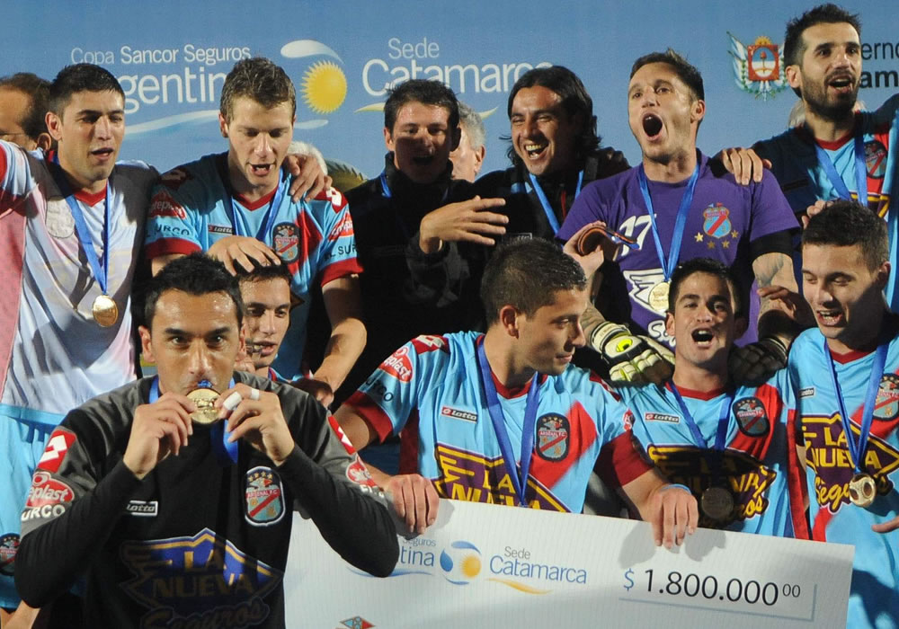Los jugadores de Arsenal de Sarandí festejan la consecución de la Copa Argentina. Foto: EFE