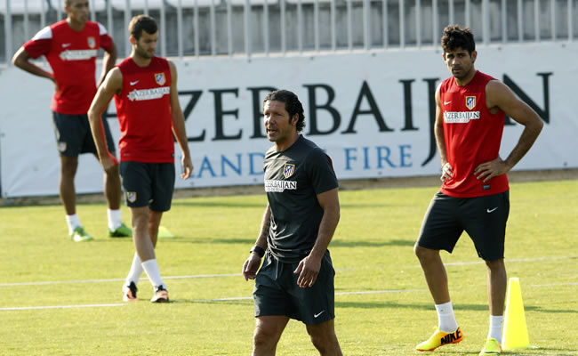 Miranda, Costa y David Gil, novedades en la lista de Simeone para Austria. Foto: EFE