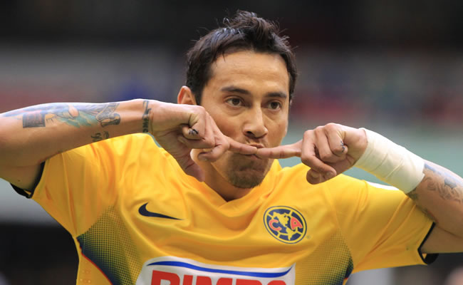 El jugador del América Rubens Sambueza festeja su anotación ante Puebla. Foto: EFE