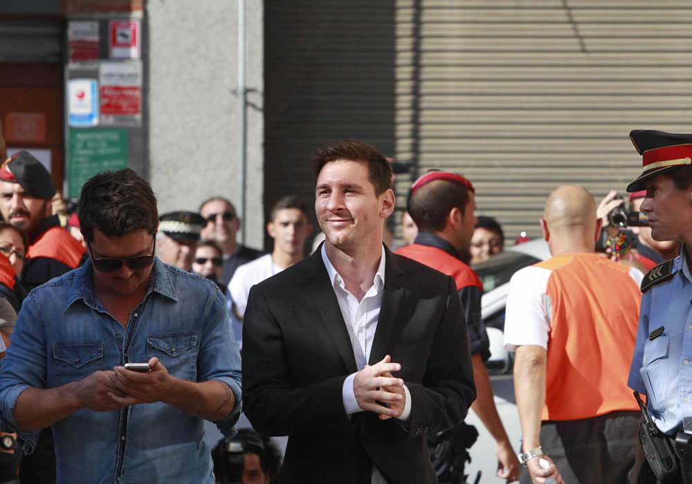 El futbolista del FC Barcelona Lionel Messi llega al juzgado de Gavà, donde ha comenzado a declarar como imputado ante el titular del juzgado número 3. Foto: EFE