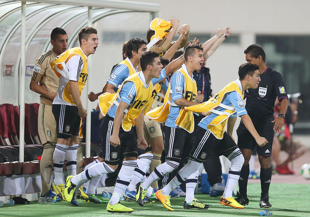 Players of Argentina celebrate after the quarter final soccer match between Argentina and the Ivory Coast of the FIFA U-17 World Cup UAE 2013. Foto: EFE