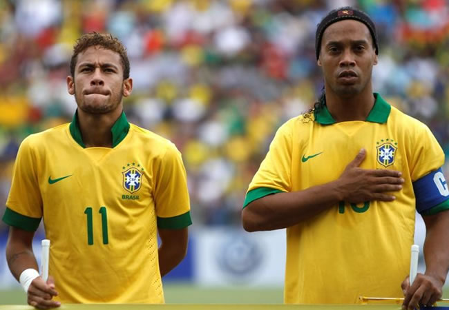 Neymar tendrá que esperar el ocaso de Messi: Ronaldinho. Foto: EFE