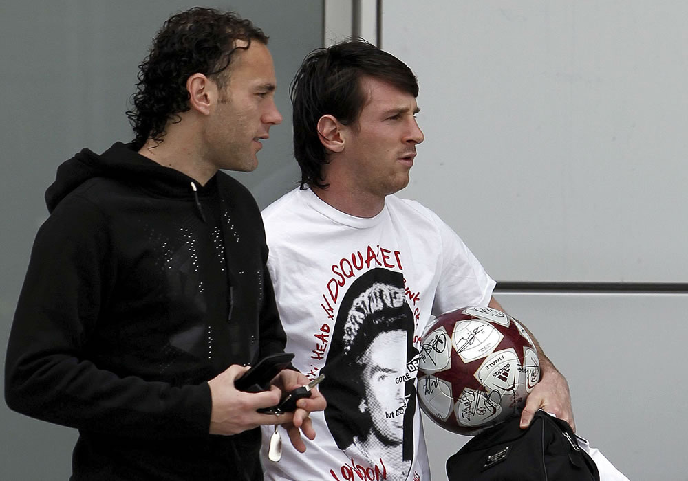 Gabriel Milito y Leo Messi. Foto: EFE
