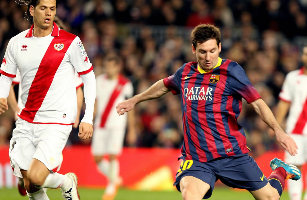 El delantero argentino del FC Barcelona Leo Messi (c) consigue su segundo gol. Foto: EFE
