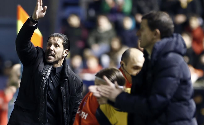 Simeone: "Cuando el rival es mejor, hay que felicitarle". Foto: EFE