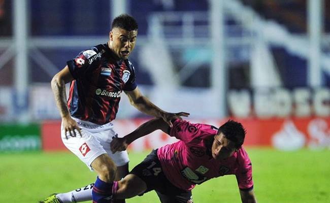 José Terán y San Lorenzo urgidos por el triunfo para seguir en Libertadores. Foto: EFE