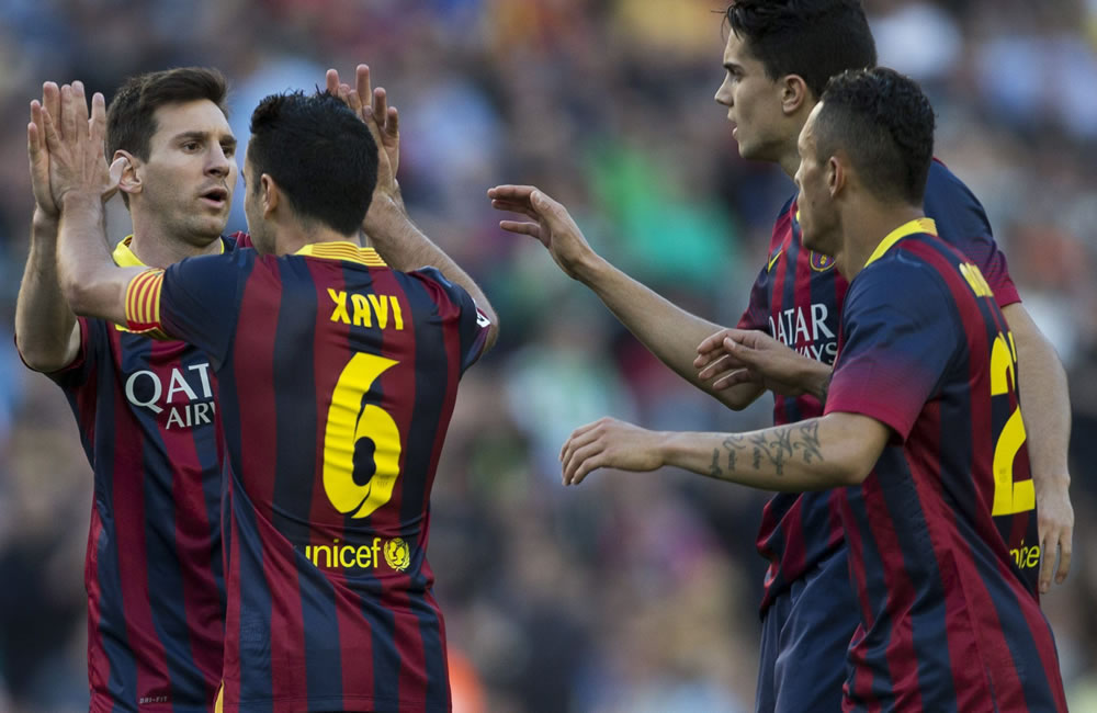 El delantero argentino del Barcelona Lionel Andrés Messi celebra con sus compañeros. Foto: EFE