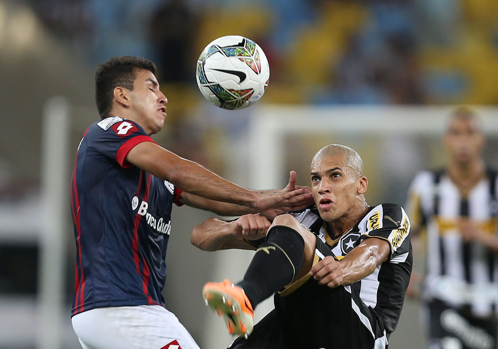 San Lorenzo y Botafogo se juegan la clasificación en un mano a mano. Foto: EFE