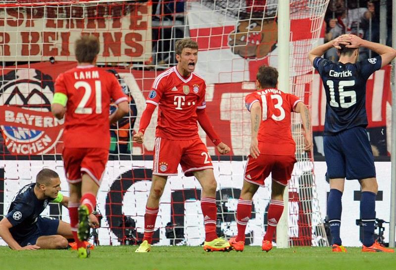 El jugador del Bayern Múnich Thomas Muller (C) celebra un gol ante el Manchester United. Foto: EFE