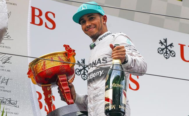 El piloto británico Lewis Hamilton se coronó campeoóne del Gran Premio de China. Foto: EFE