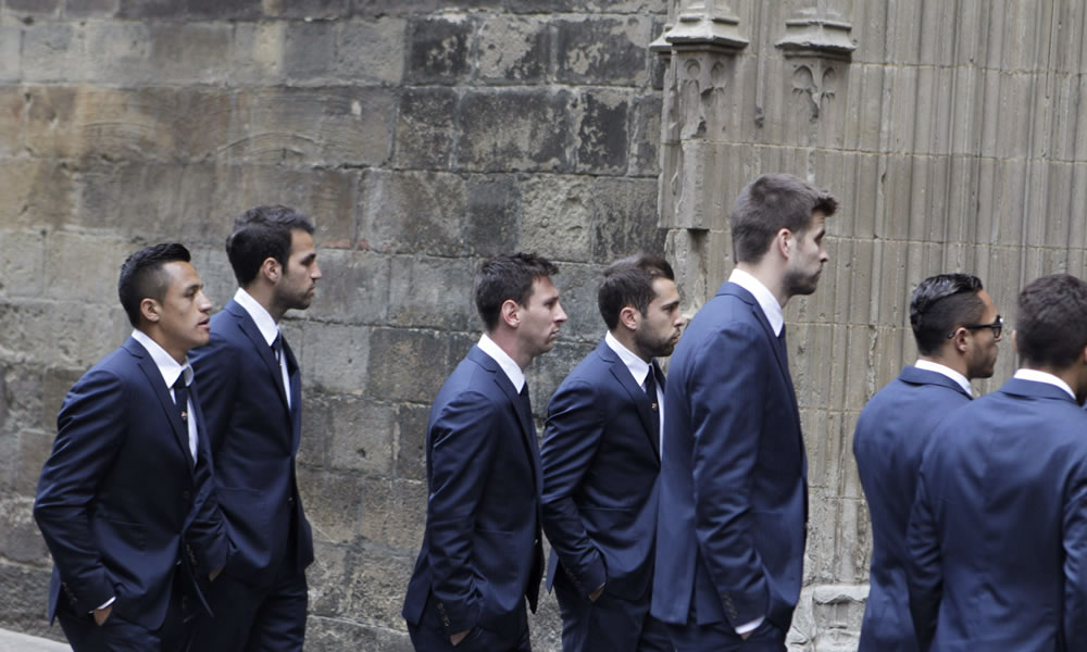 Jugadores del FC. Barcelona, a su llegada esta tarde a la catedral de Barcelona donde se celebrará la ceremonia religiosa en memoria del ex entrenador Francesc "Tito" Vilanova. Foto: EFE