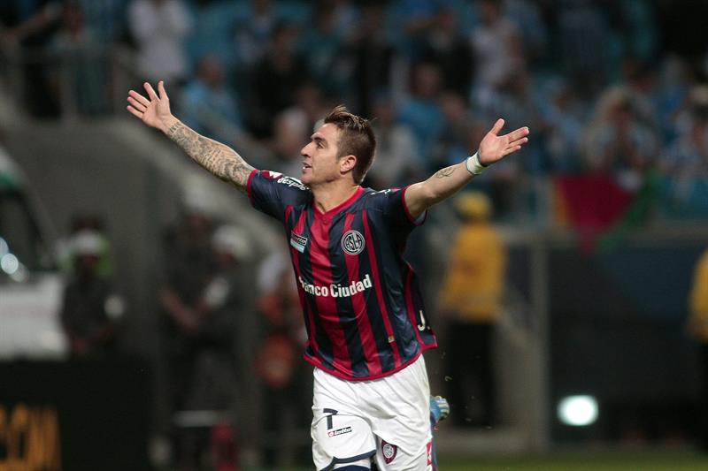 El jugador de San Lorenzo Julio Buffarini celebra después de anotar un gol en la tande de penales. Foto: EFE