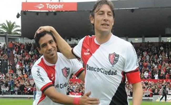 Gabriel Heinze fue ovacionado en su último partido con Newell's en Rosario. Foto: Twitter