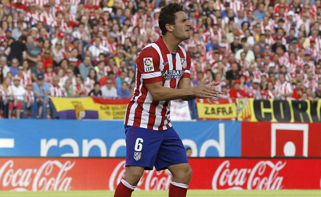 El centrocampista del Atlético de Madrid Koke Resurrección anima a sus compañeros. Foto: EFE