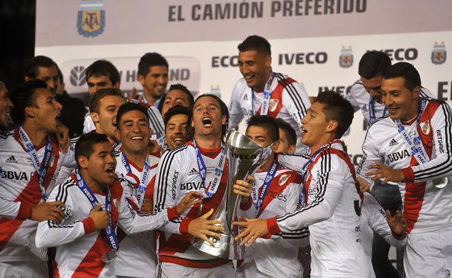 Jugadores de River Plate festejan la obtención de su título numero 35. Foto: EFE