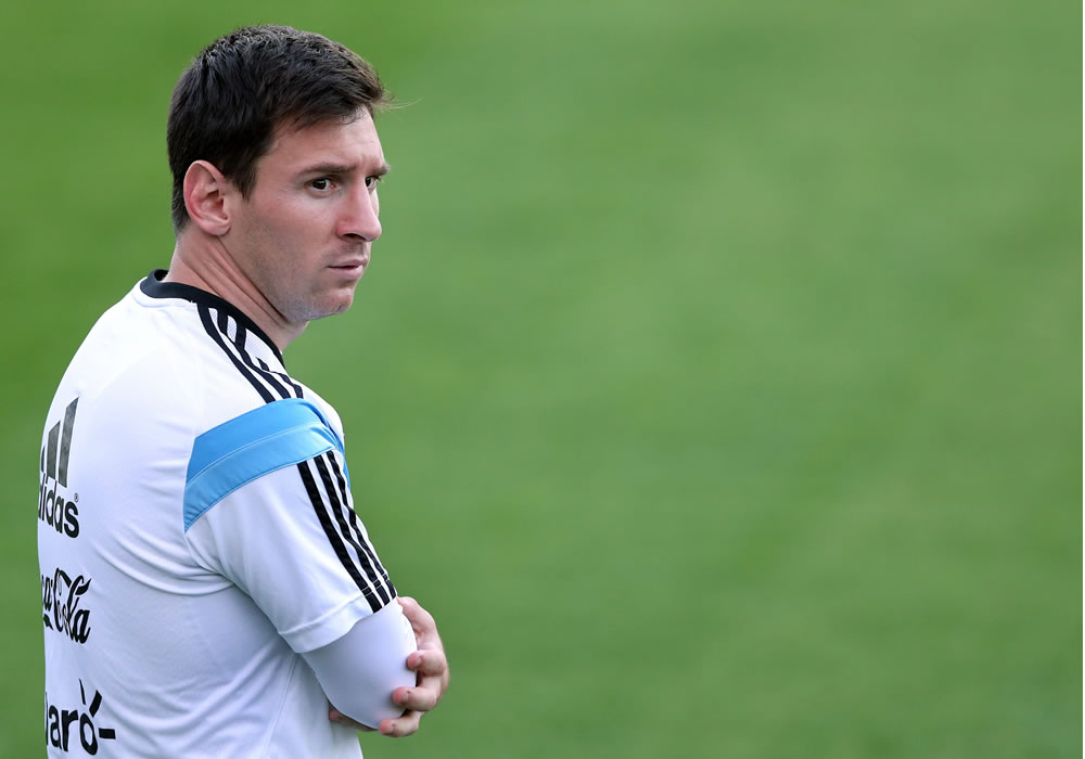 El jugador argentino Lionel Messi durante un entrenamiento de su equipo hoy, lunes 16 de junio de 2014 en la ciudad de Galo en Belo Horizonte. Foto: EFE