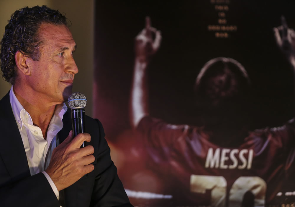 El exfutbolista Jorge Valdano, coguionista de la película participa en una rueda de prensa, en Río de Janeiro (Brasil), posterior al preestreno del filme "Messi", dirigido por Álex de la Iglesia. Foto: EFE