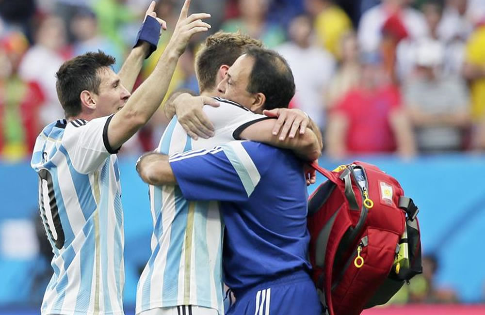 Argentina hace historia y cumple con su primer objetivo. Foto: EFE