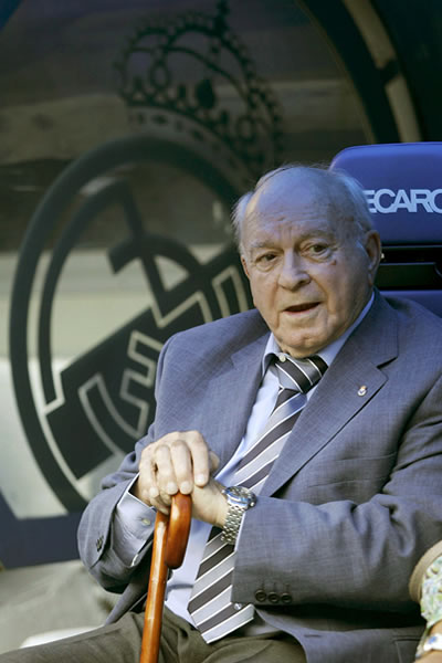 Fotografía de archivo tomada el 14/09/2008 del presidente de honor del Real Madrid, Alfredo di Stéfano. Foto: EFE