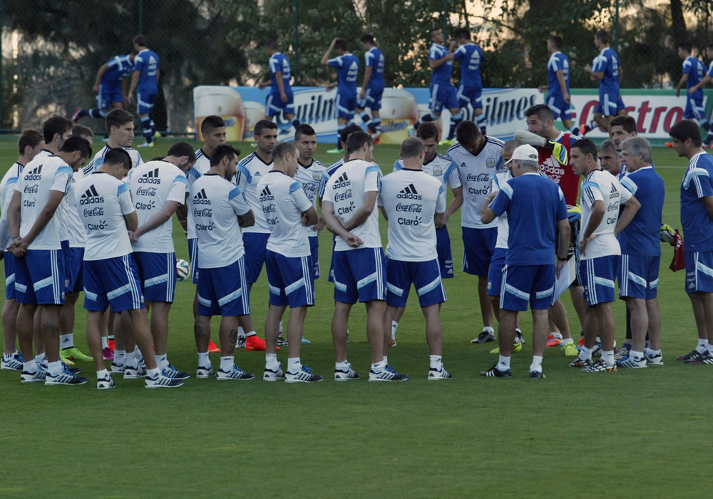 Los jugadores de Argentina participan en un entrenamiento. Foto: EFE
