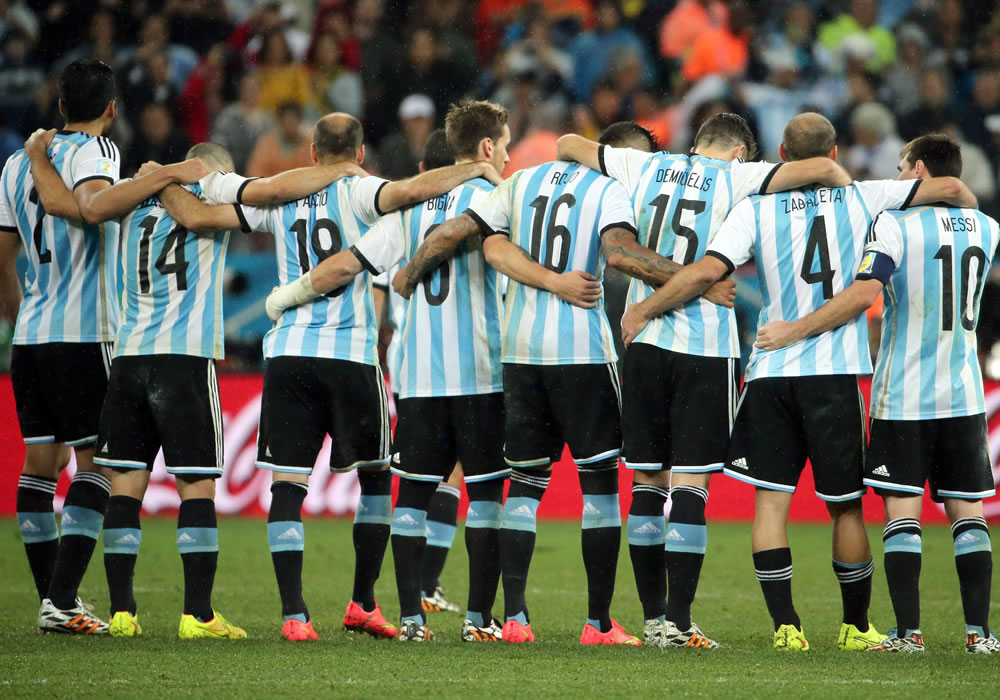 Así jugó la selección argentina el partido de semifinales del Mundial frente a Holanda. Foto: EFE
