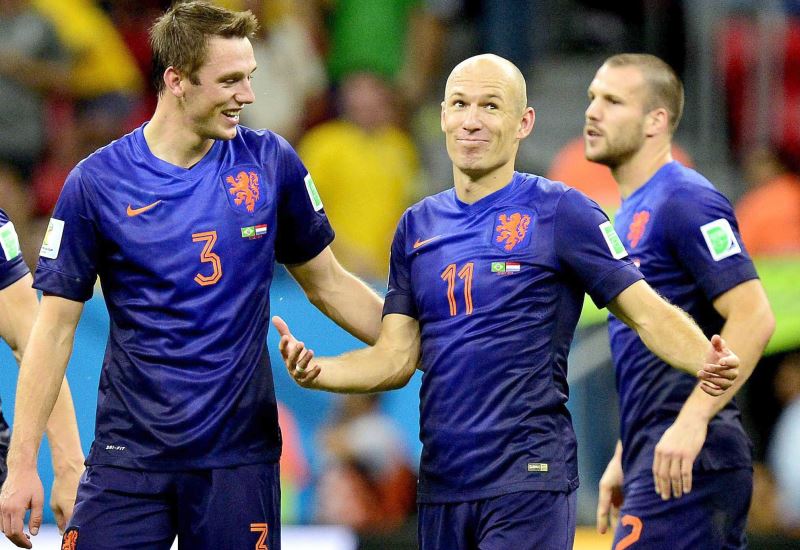 Holanda subió al podio tras golear 3-0 a Brasil con tantos de Van Persie (3’ - penalti), Blind (17’) y Wijnaldum (91’). Foto: EFE