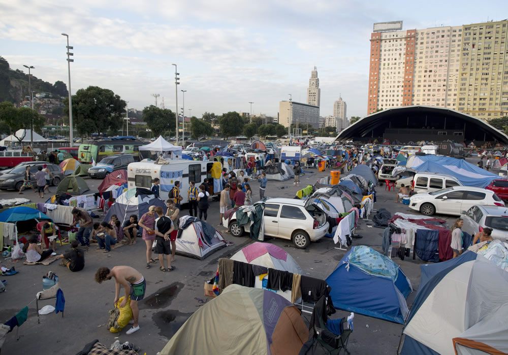 Desalojan a los últimos aficionados acampados en Río desde el Mundial. Foto: EFE