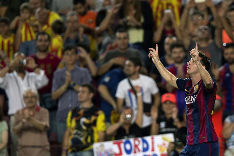 El delantero argentino del FC Barcelona Lionel Messi celebra su gol, primero del equipo. Foto: EFE