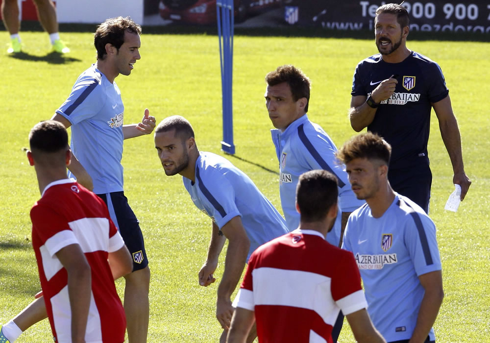 El argentino Diego Simeone, entrenador del Atlético de Madrid, recuperó cinco jugadores internacionales. Foto: EFE
