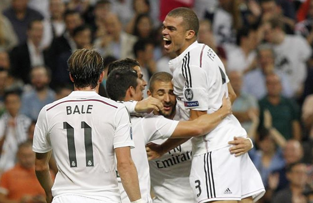 Los jugadores del Real Madrid celebran el gol del centrocampista colombiano James Rodríguez. Foto: EFE