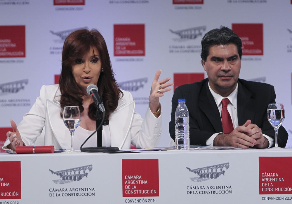 La presidenta argentina, Cristina Fernández, acompañada del jefe de Gabinete, Jorge Capitanich, participa en la convención anual de la Cámara Argentina de la Construcción. Foto: EFE