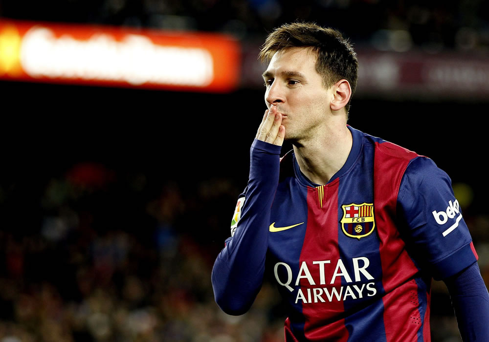 El delantero argentino del FC Barcelona Lionel Messi celebra uno de los goles que ha marcado al RCD Espanyol. Foto: EFE