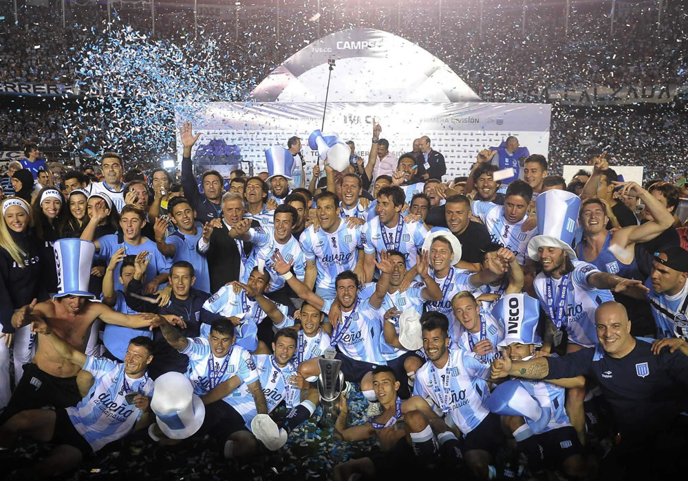 La liga argentina es la cuarta del mundo, según la Federación Internacional de Historia y Estadística del Fútbol (IFFHS). Foto de Racing Club, campeón del Transición. Foto: EFE
