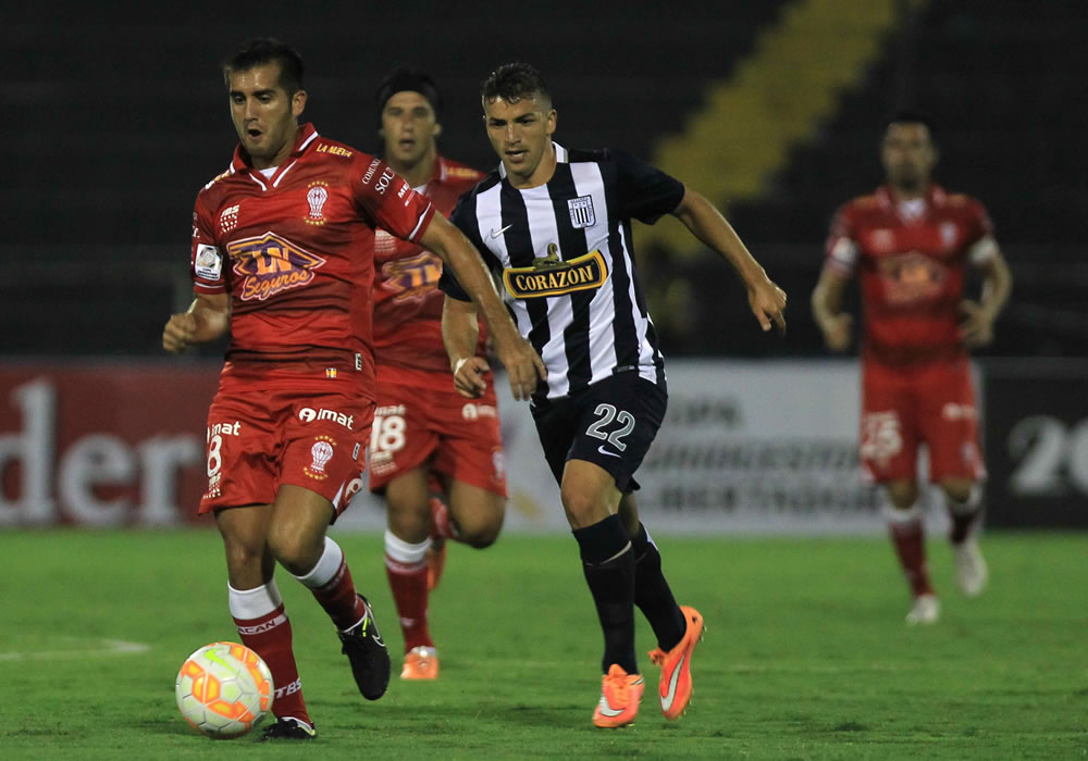 Huracán buscará confirmar este martes su clasificación a la fase de grupo de la Copa Libertadores. Foto: EFE