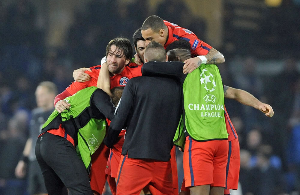 Los jugadores del PSG celebran la victoria ante el Chelsea. Foto: EFE