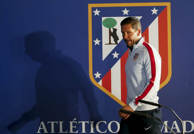 El entrenador del Atlético de Madrid, el argentino Diego Simeone, al inicio de la rueda de prensa. Foto: EFE