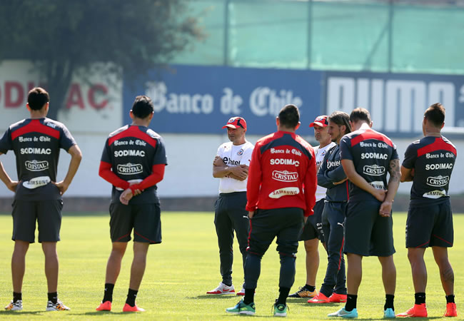 Jorge Sampaoli llama a 7 jugadores de la liga chilena para preparar la Copa América. Foto: EFE