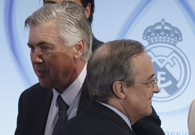 El presidente del Real Madrid, Florentino Pérez (d), junto al entrenador del club, el italiano Carlo Ancelotti. Foto: EFE