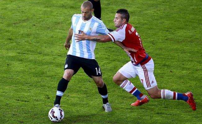 Javier Mascherano se lamentó tras el 2-2 con Paraguay. Foto: EFE