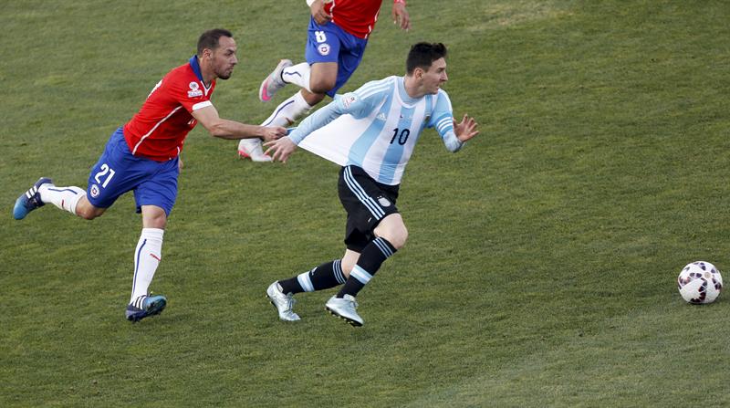Chilenos y argentinos jugaron la final de la Copa América. Foto: EFE