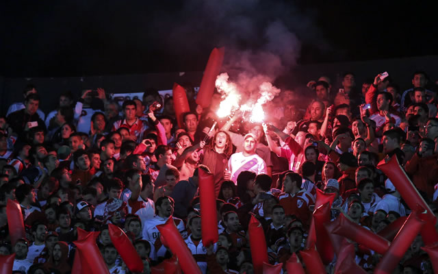 Recibimiento a River Plate en la Final de la Copa Libertadores. Foto: EFE