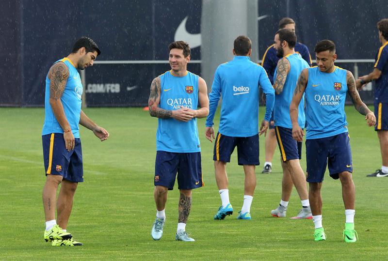El argentino Leo Messi con la plantilla del Barcelona preprarando la revancha contra el Athletic en San Mamés. Foto: EFE